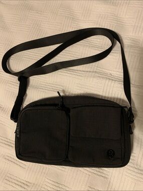 Lululemon Black multi pocket 2.5L Crossbody Bag